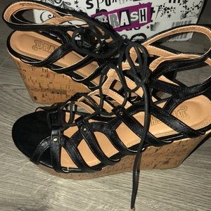 Black wedges